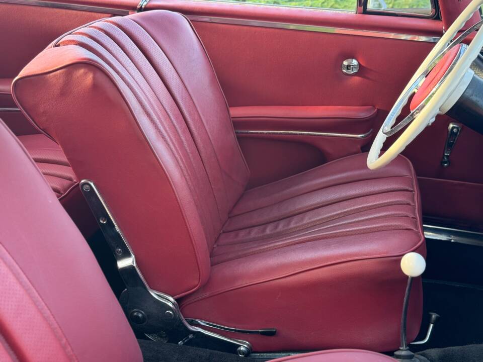 Image 67/132 of Mercedes-Benz 220 SE b (1963)