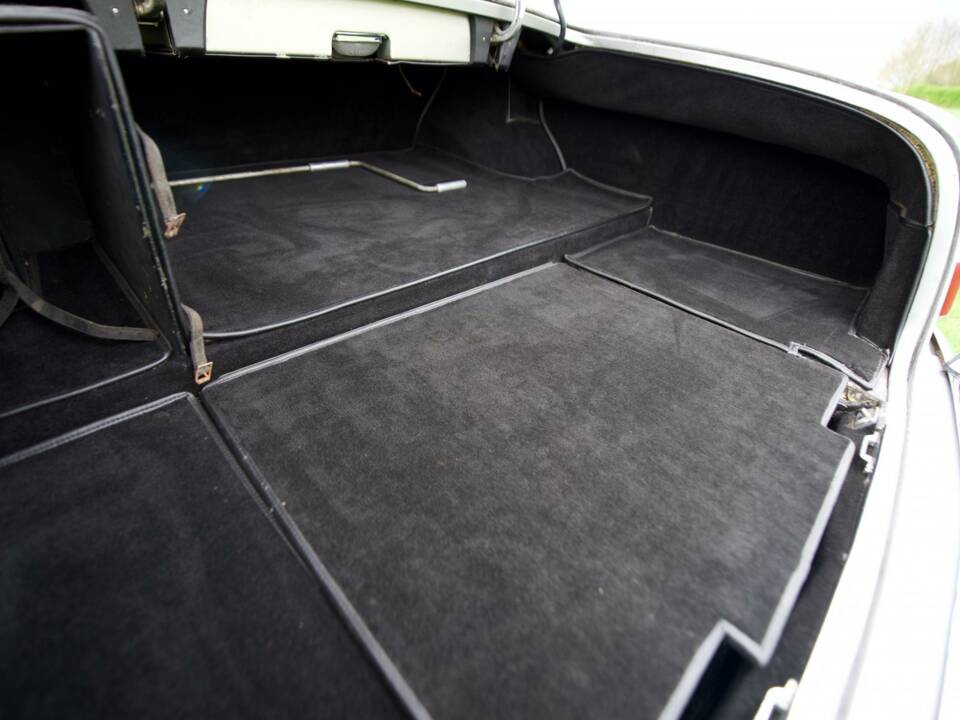 Image 28/50 of Bentley S 2 (1960)