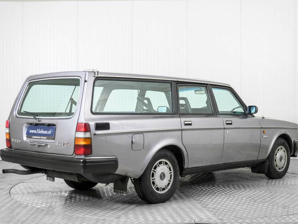 Image 2/50 of Volvo 245 GLE (1982)