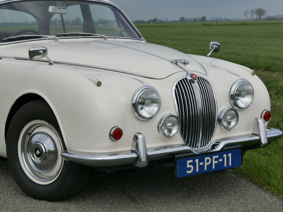 Obraz 46/50 pojazdu Jaguar 240 (1968)