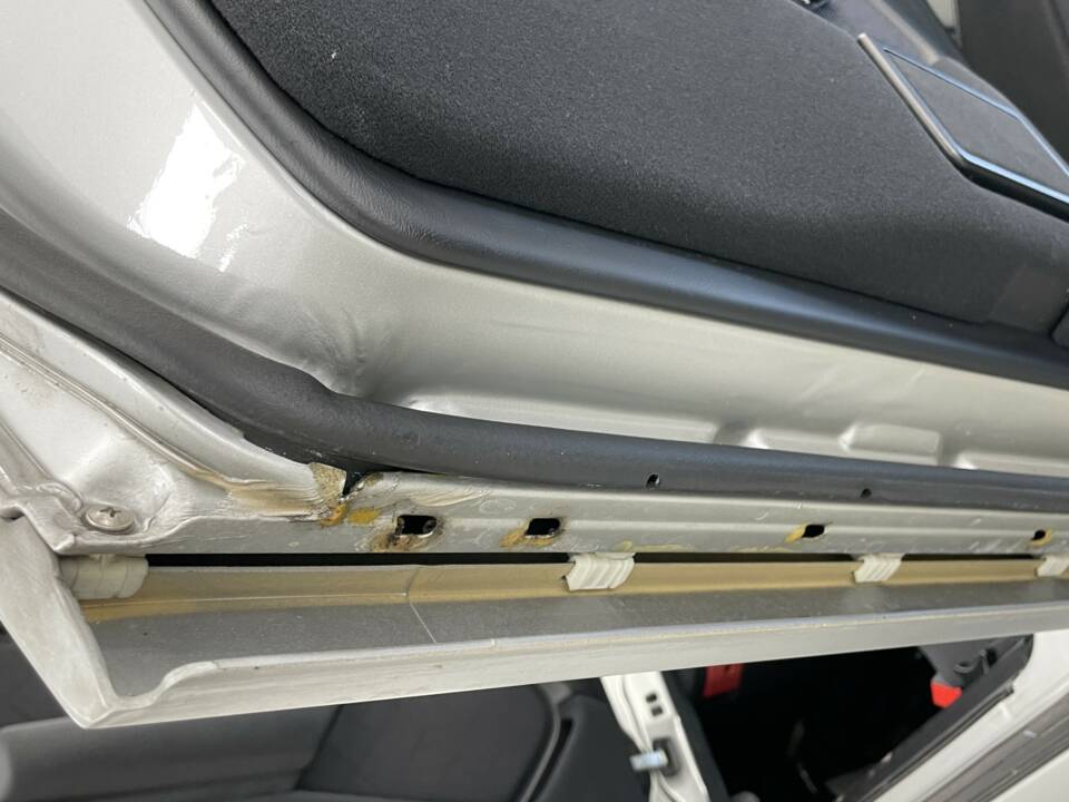 Immagine 16/32 di Mercedes-Benz E 200 (1994)