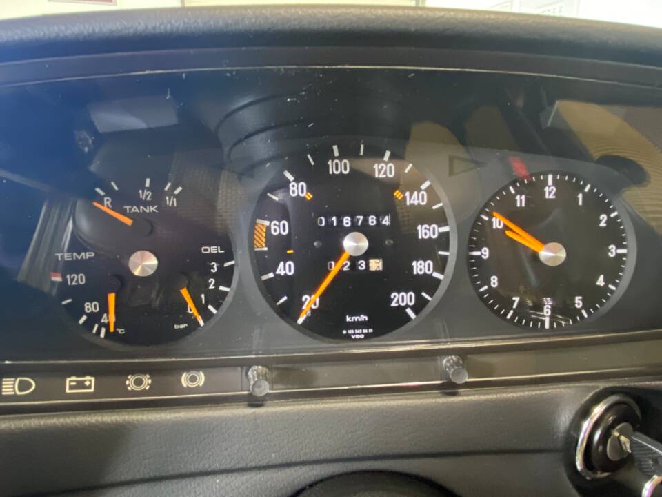 Bild 11/71 von Mercedes-Benz 250 (1979)