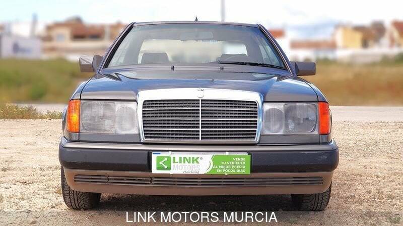 Immagine 10/10 di Mercedes-Benz 300 CE (1991)