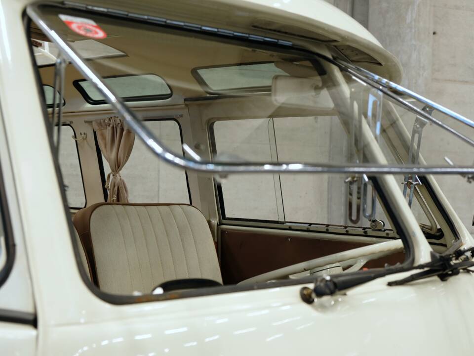 Bild 18/24 von Volkswagen T1 Brasil 1.6 (1975)