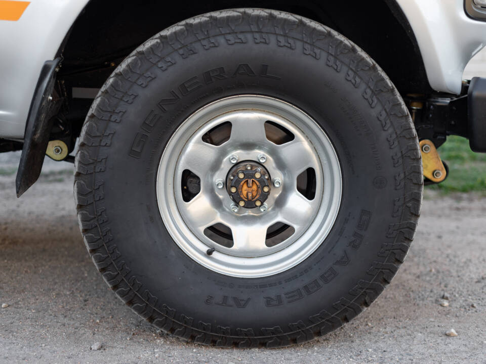 Image 37/100 of Toyota Land Cruiser HJ61 GX (1987)