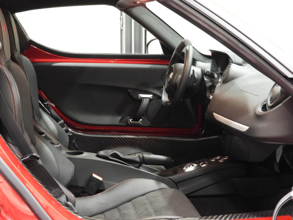 Image 8/15 of Alfa Romeo 4C (2017)