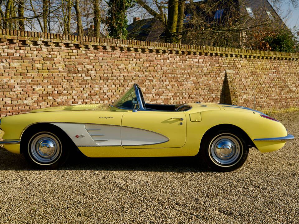 Image 32/50 of Chevrolet Corvette (1958)
