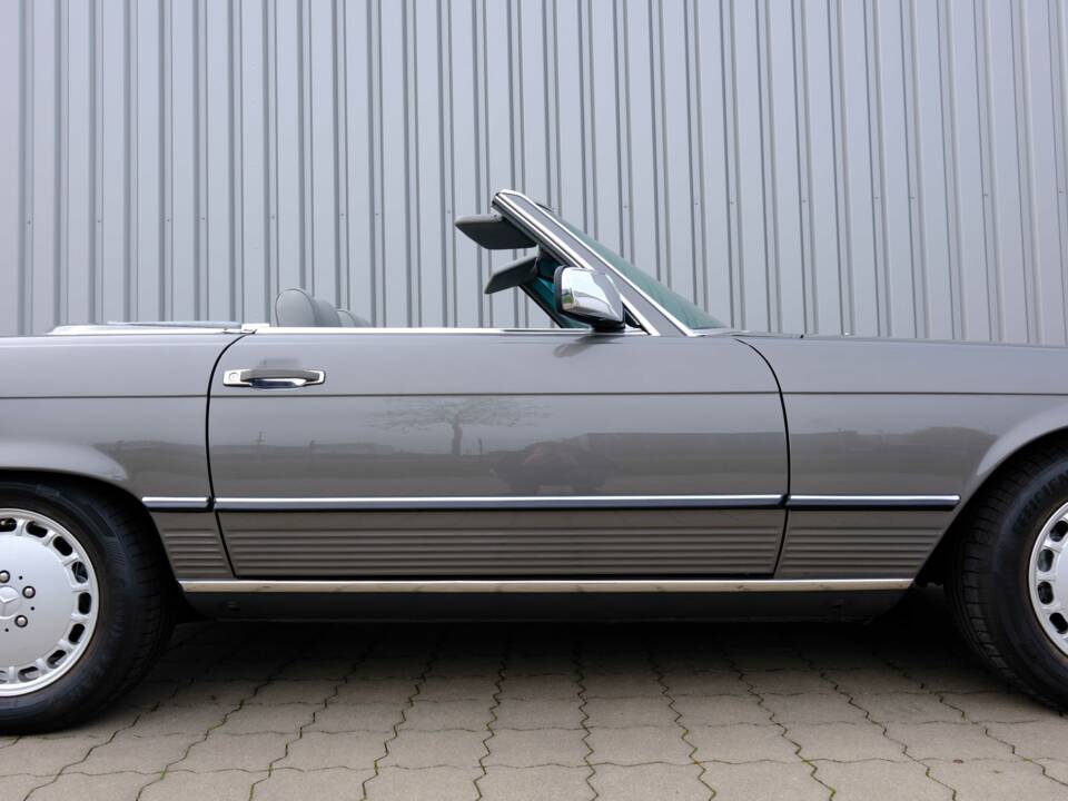 Image 13/97 de Mercedes-Benz 560 SL (1987)