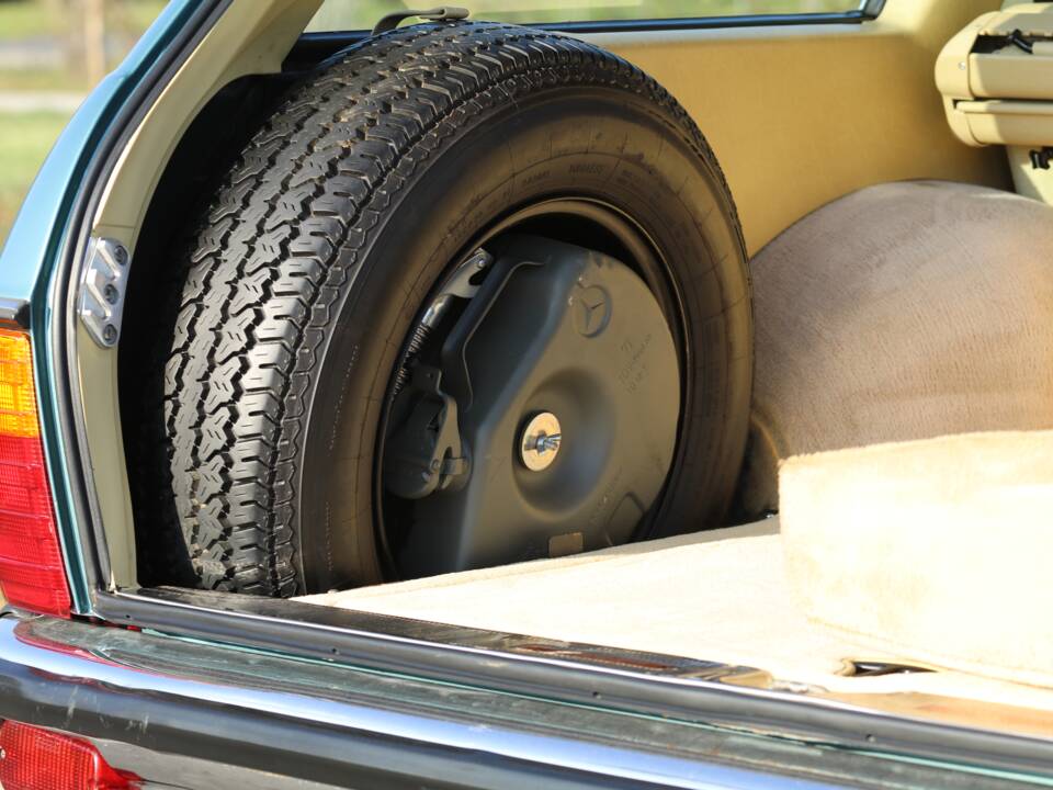 Image 16/24 of Mercedes-Benz 280 TE (1983)