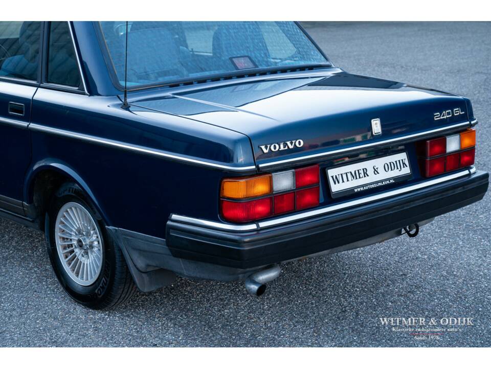 Image 15/28 of Volvo 240 (1992)