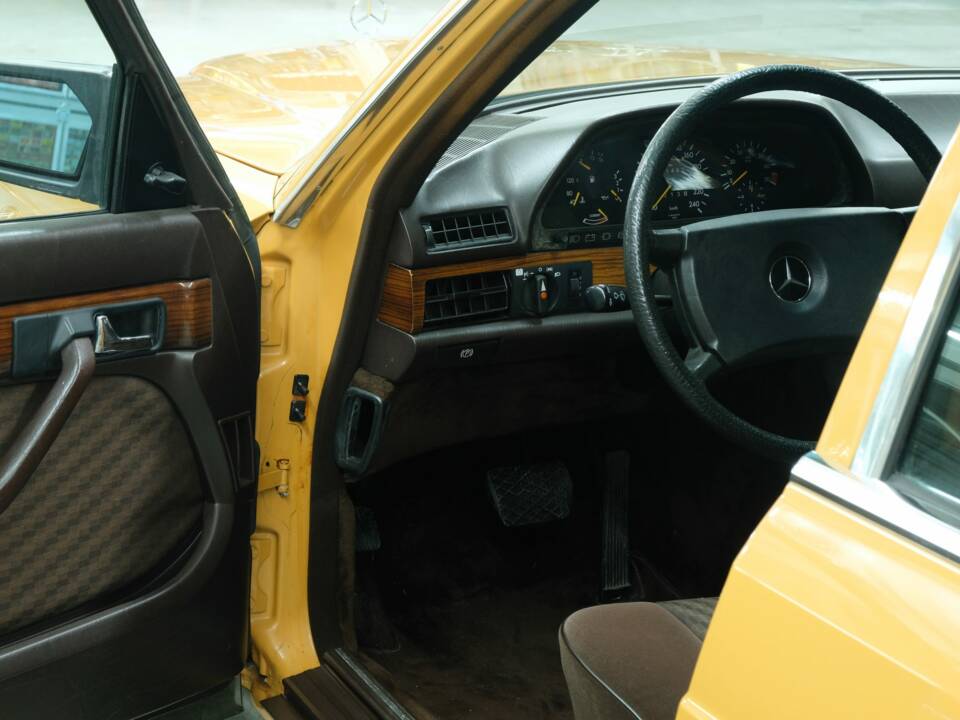 Bild 26/50 von Mercedes-Benz 280 SE (1981)