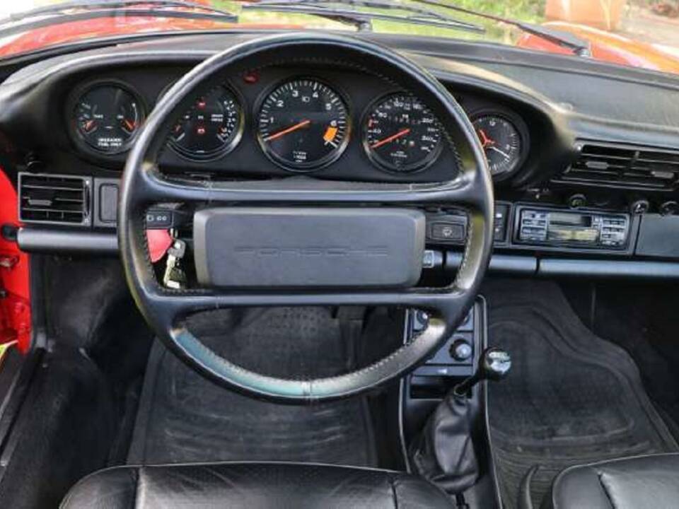 Image 9/11 de Porsche 911 Carrera 3.2 (1988)