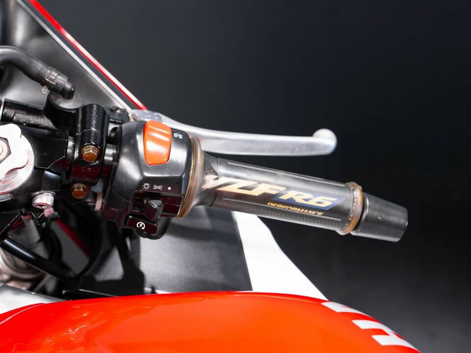 Image 21/49 of Yamaha YZF 600 R6 (1999)