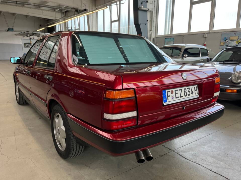 Image 31/47 of Lancia Thema 8.32 (1989)