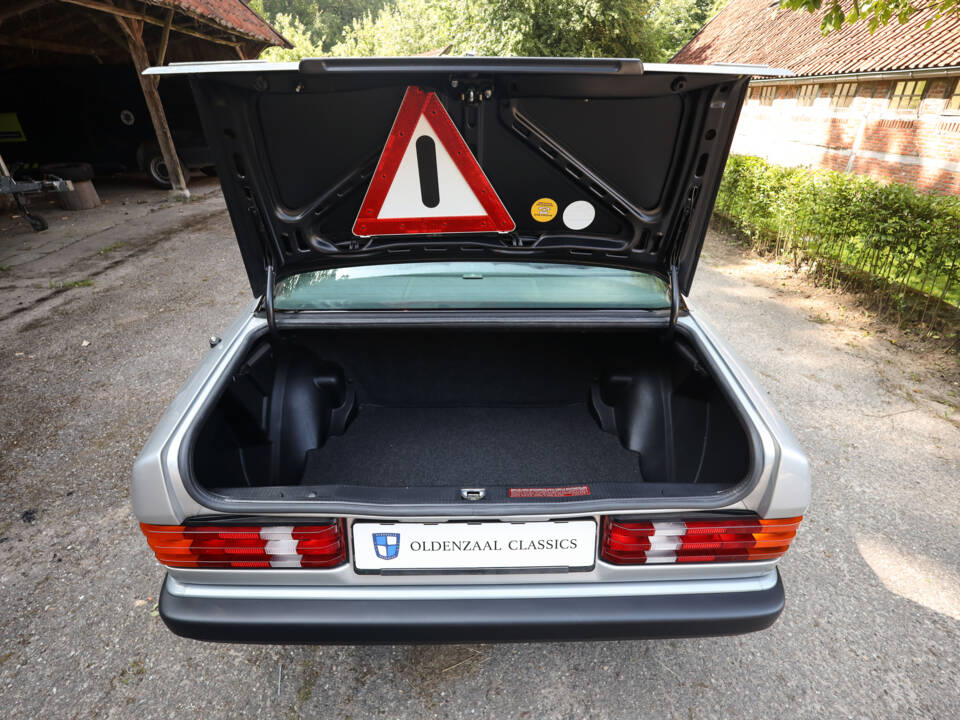 Immagine 40/100 di Mercedes-Benz 190 E 2.3 (1992)