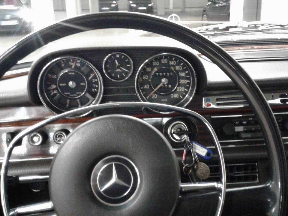 Bild 16/30 von Mercedes-Benz 300 SEL 3.5 (1971)