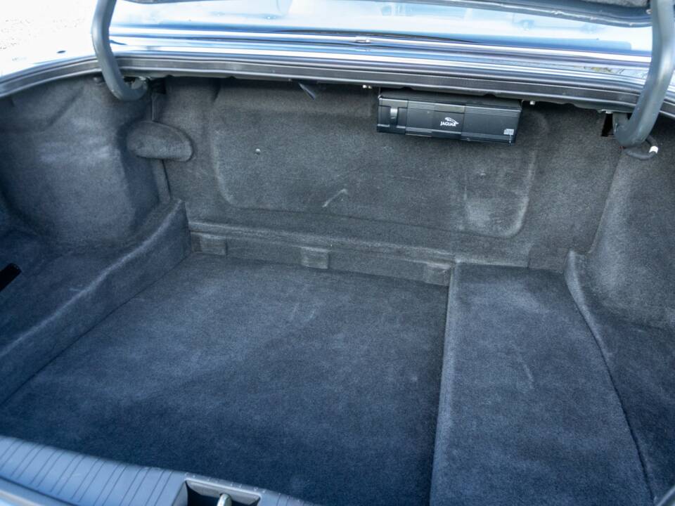 Image 27/50 of Jaguar XJ 6 4.0 Sovereign (1995)