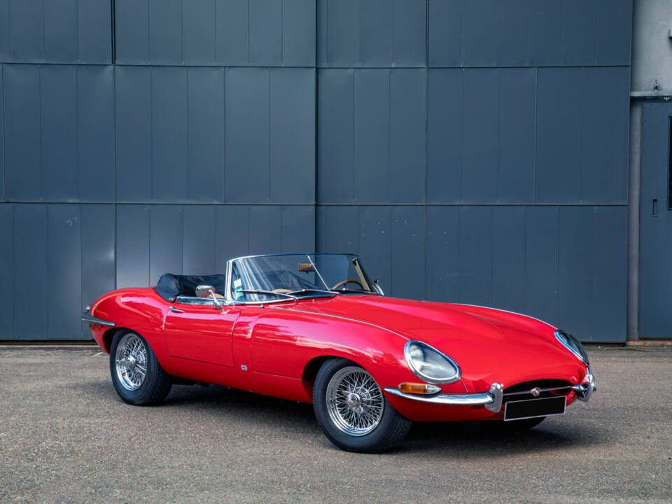 Image 2/11 of Jaguar E-Type 3.8 Flat Floor (1962)
