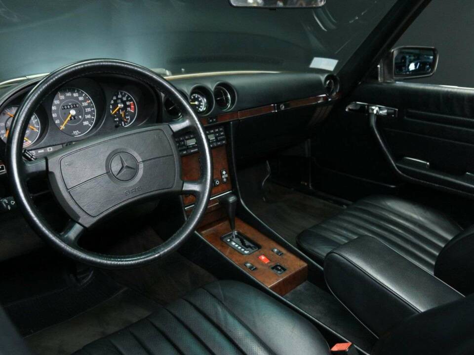 Image 12/30 of Mercedes-Benz 560 SL (1987)