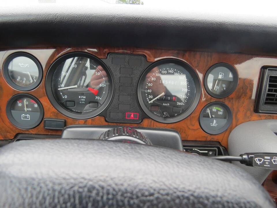 Image 19/30 of Daimler Double Six (1992)