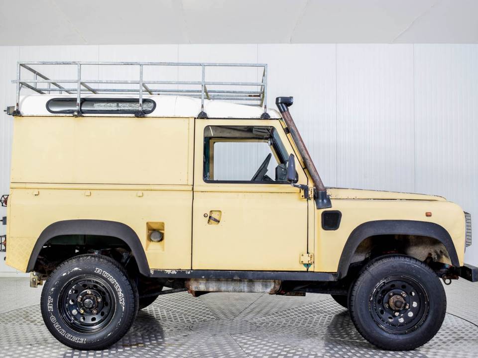 Image 48/50 of Land Rover 90 (1984)