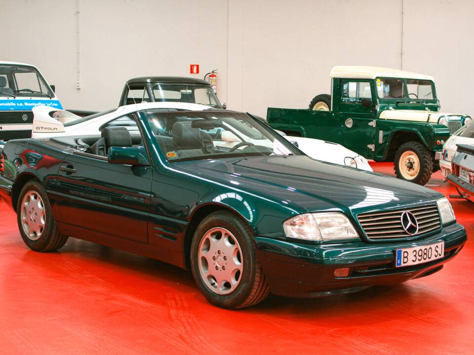 Image 36/50 of Mercedes-Benz SL 320 (1995)
