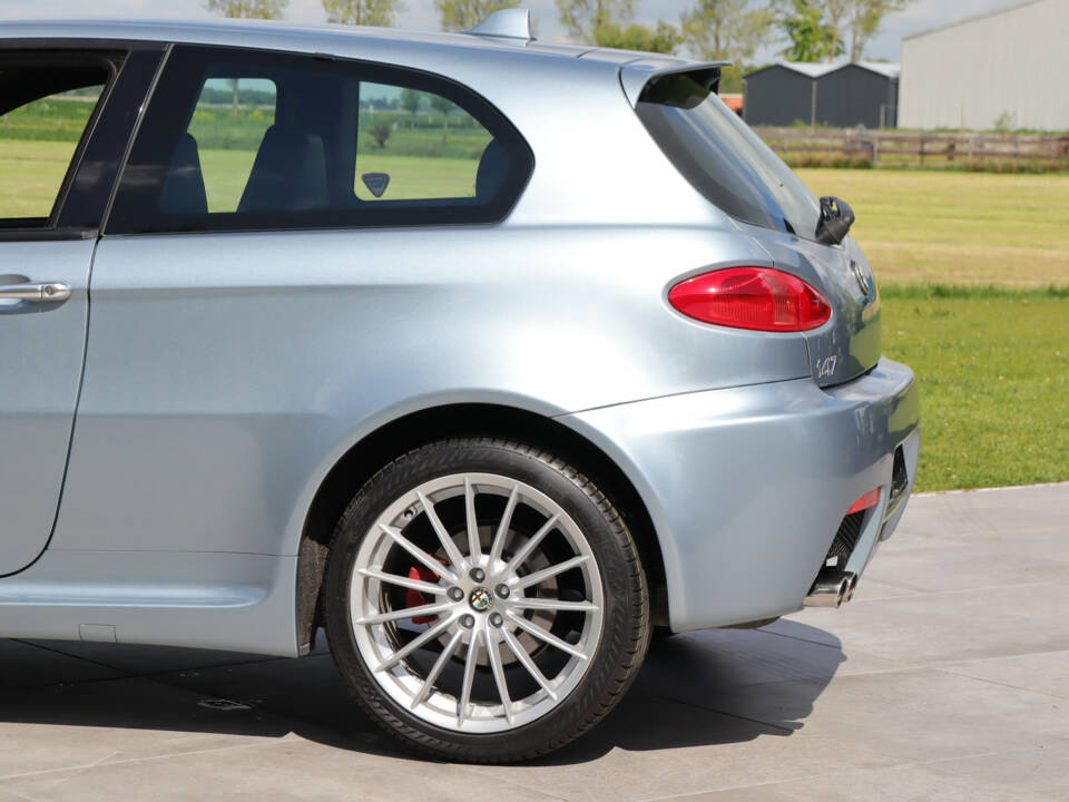 Bild 38/50 von Alfa Romeo 147 3.2 GTA (2005)