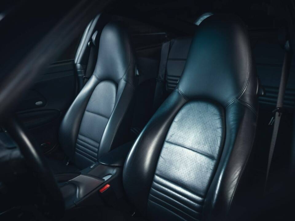 Bild 10/15 von Porsche 911 Carrera 4S (2003)
