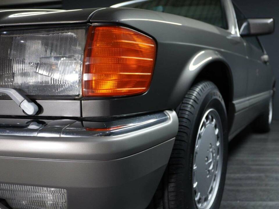 Image 21/30 of Mercedes-Benz 560 SEC (1988)