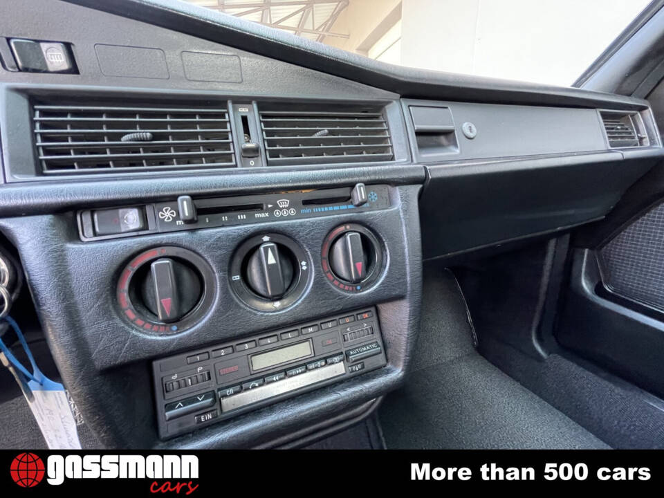 Immagine 14/15 di Mercedes-Benz 190 E 3.2 AMG (1986)