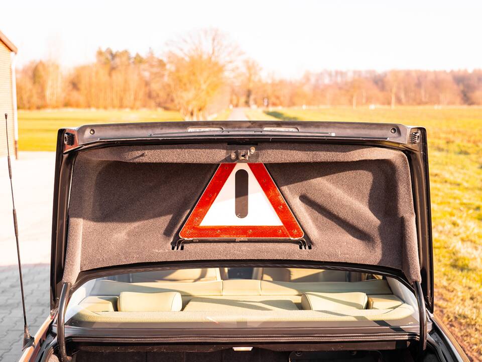 Bild 35/38 von Mercedes-Benz 500 E (1991)