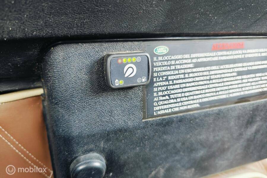 Image 27/39 de Land Rover Defender 90 (1997)