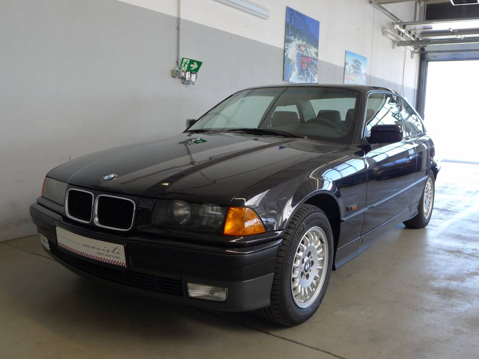Image 32/33 of BMW 318is (1995)