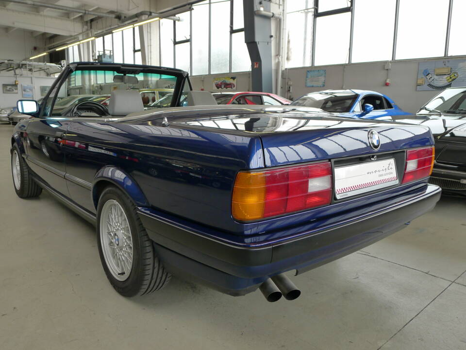 Image 26/37 of BMW 325i (1991)