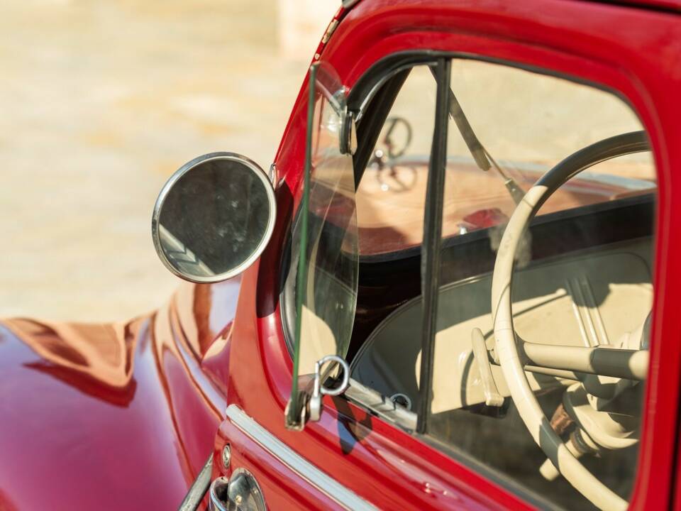 Immagine 38/50 di Renault 4 CV Décapotable (1957)