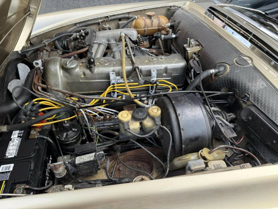 Image 34/49 of Mercedes-Benz 280 SL (1971)