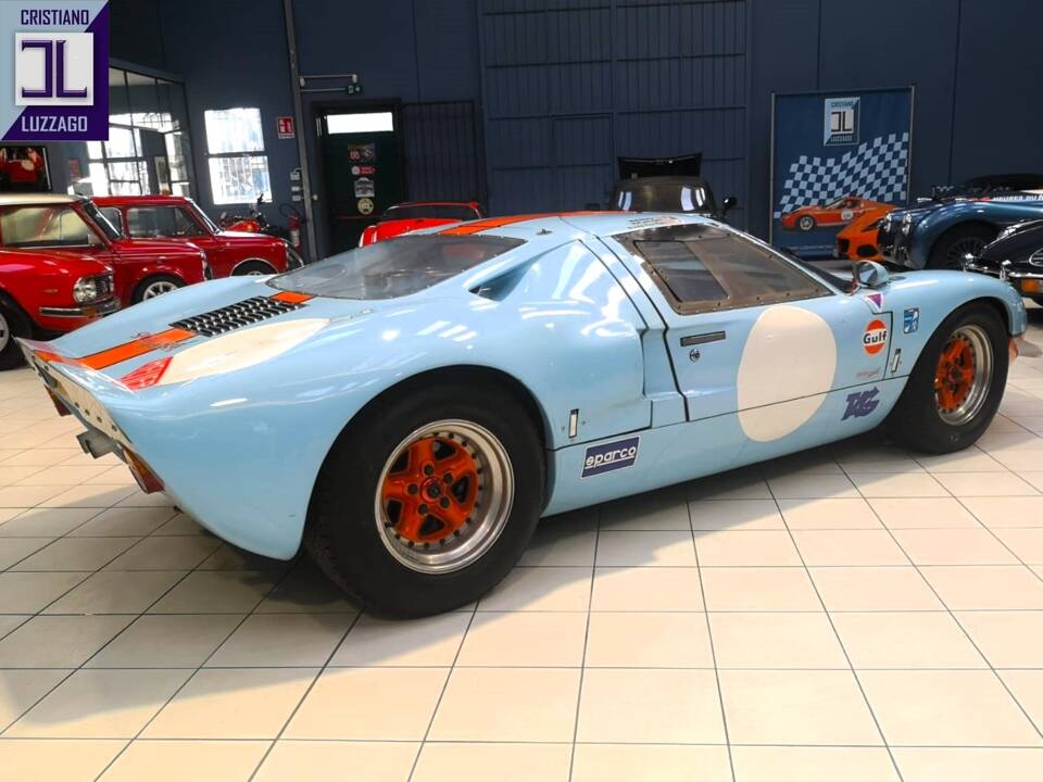 Image 10/50 of Ford GT40 (1966)