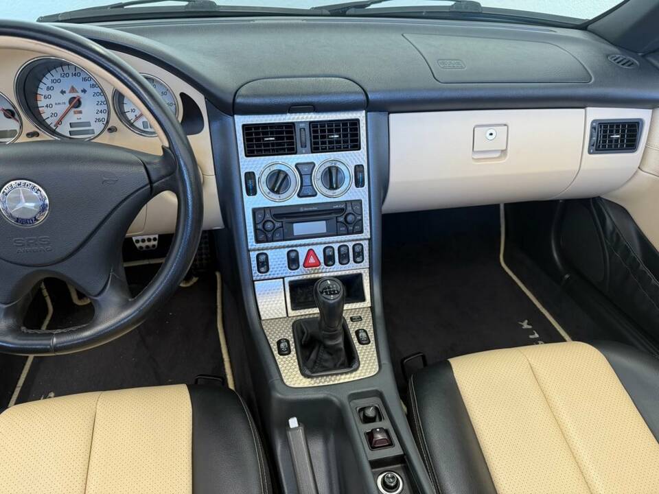 Bild 22/29 von Mercedes-Benz SLK 230 Kompressor (2001)