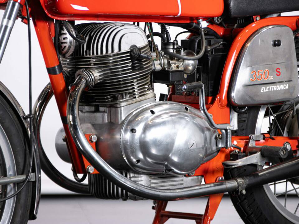 Image 29/50 of MV Agusta 350 S (1972)