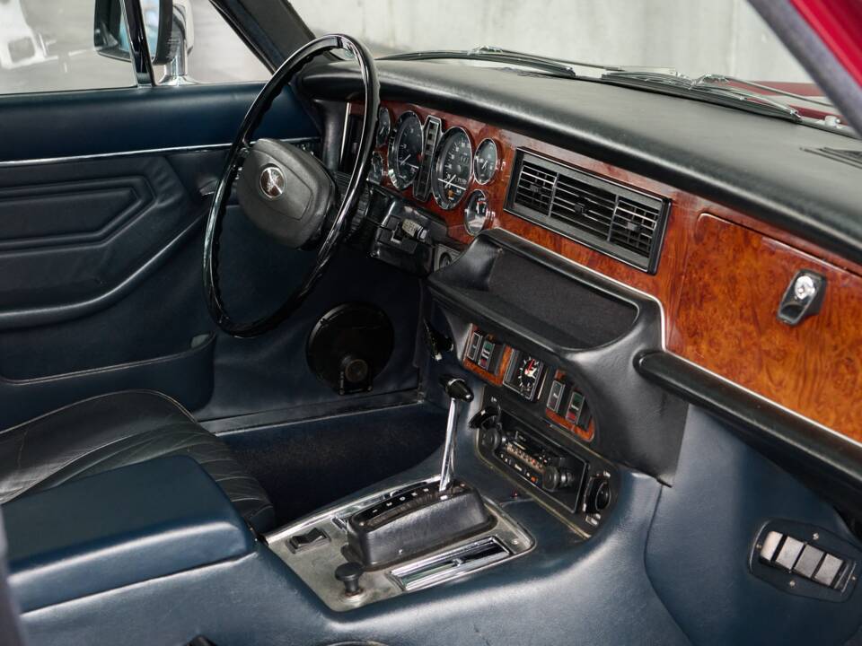 Bild 43/50 von Jaguar XJ 6 L 4.2 (1974)