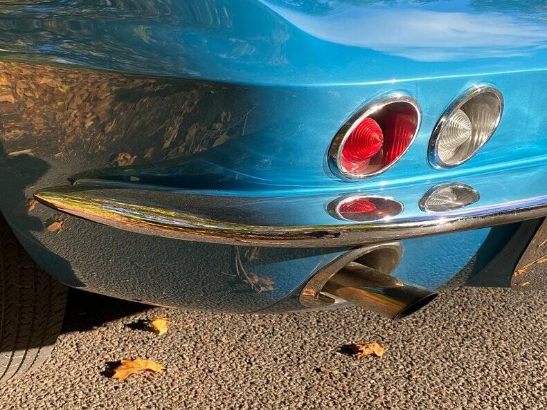 Bild 34/50 von Chevrolet Corvette Sting Ray Convertible (1966)