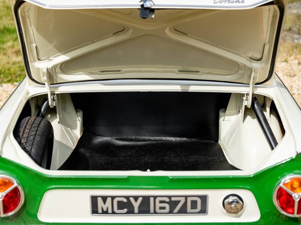 Image 17/18 of Ford Cortina GT (1966)