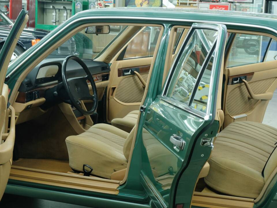 Bild 41/50 von Mercedes-Benz 260 SE (1990)