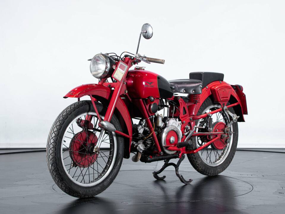Image 7/50 of Moto Guzzi DUMMY (1950)