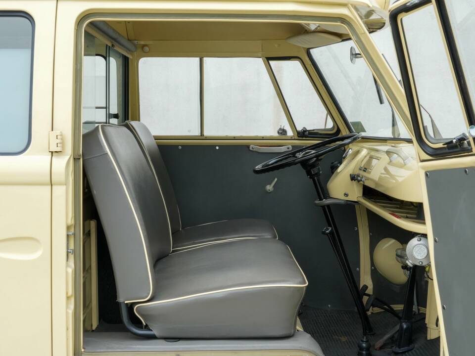 Bild 13/37 von Volkswagen T1 Kastenwagen (1966)