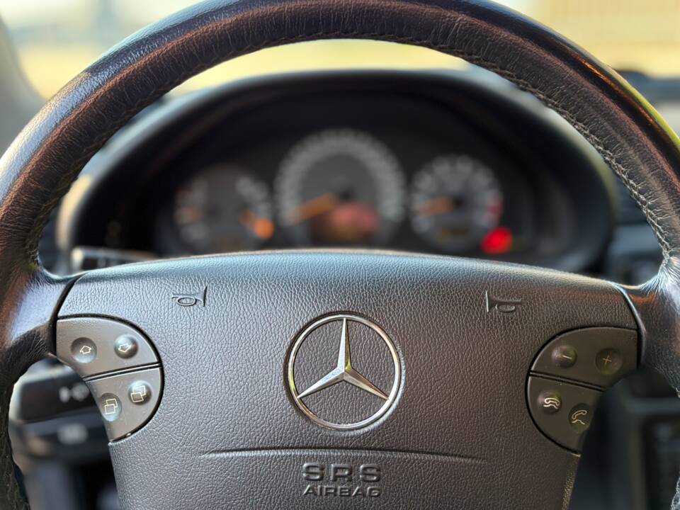 Image 8/24 of Mercedes-Benz CLK 430 (1999)