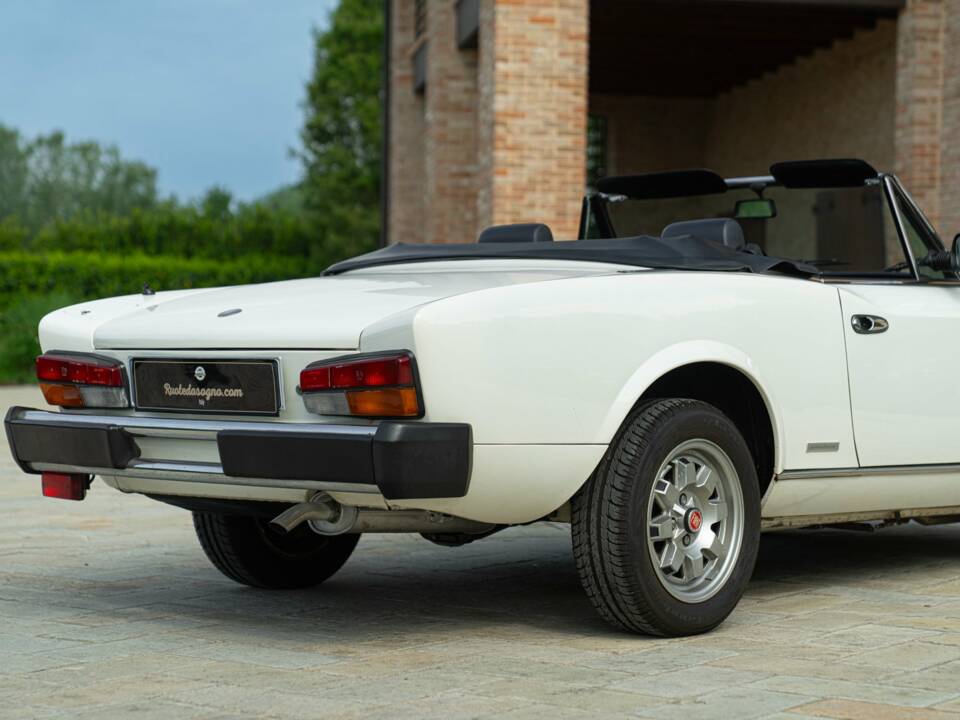 Image 16/50 of FIAT Spider 2000 Pininfarina 50th Anniversary Edition (1981)