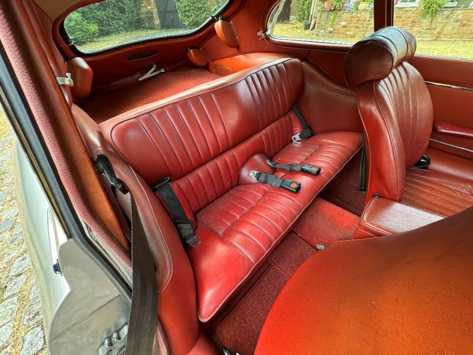 Afbeelding 25/30 van Jaguar E-Type V12 (2+2) (1974)
