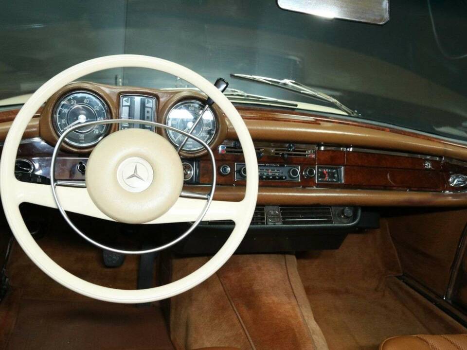 Afbeelding 16/50 van Mercedes-Benz 280 SE (1969)
