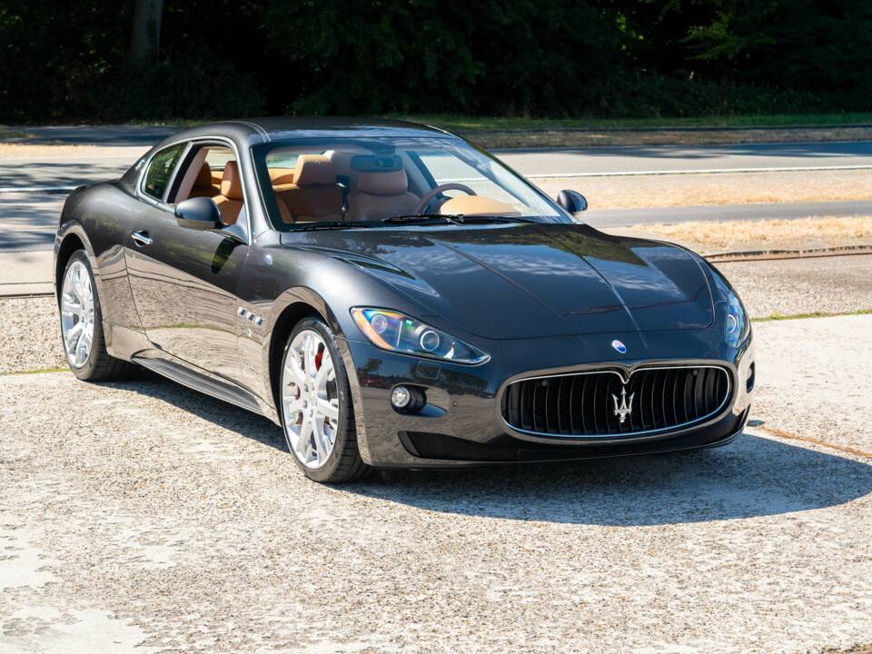 Bild 9/37 von Maserati GranTurismo S (2010)